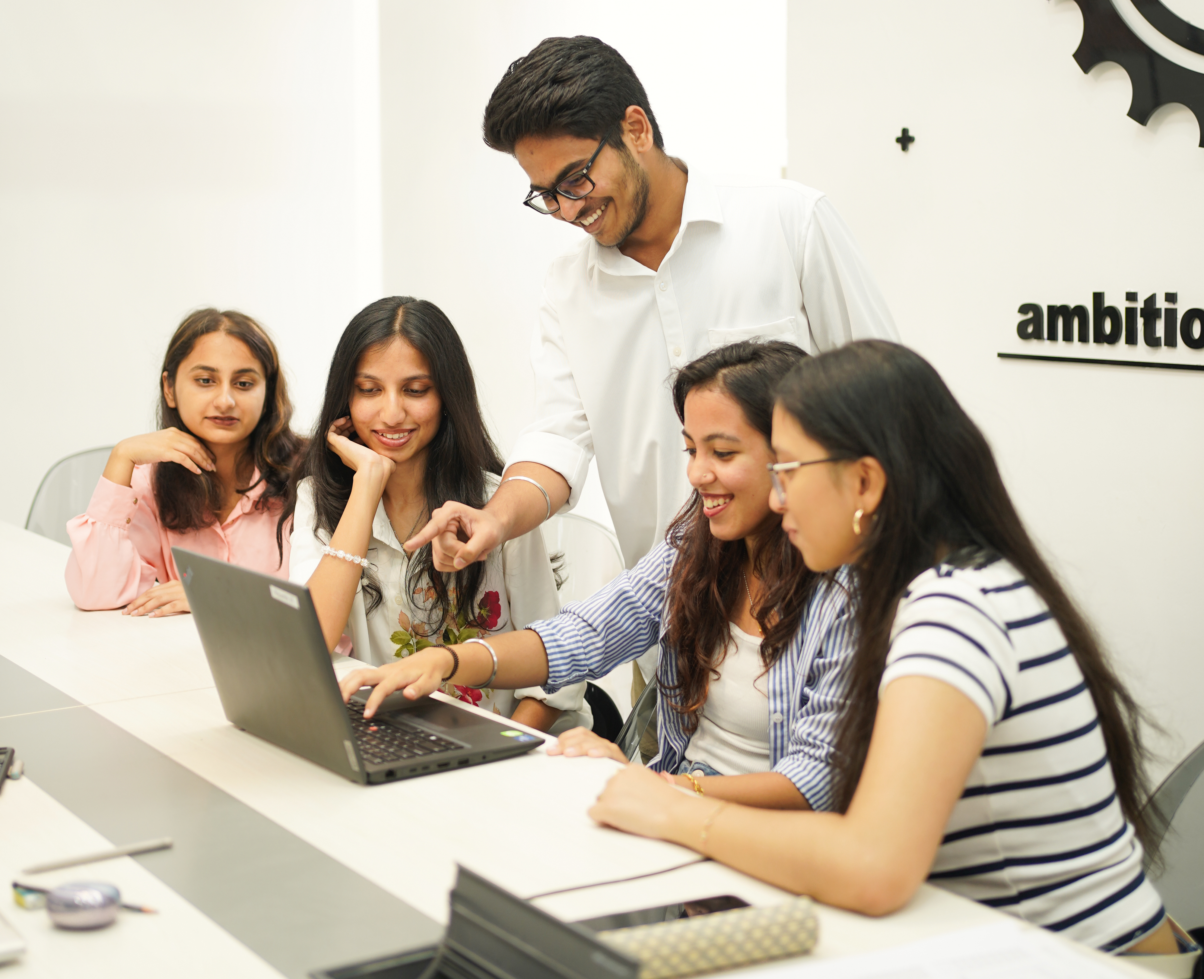 Students collaborating at Smart Horizon Hackathon
